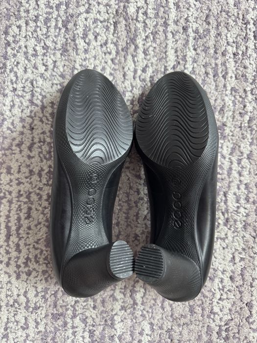 Pantofi damă ECCO noi, mărimea 37, din piele naturală, negri