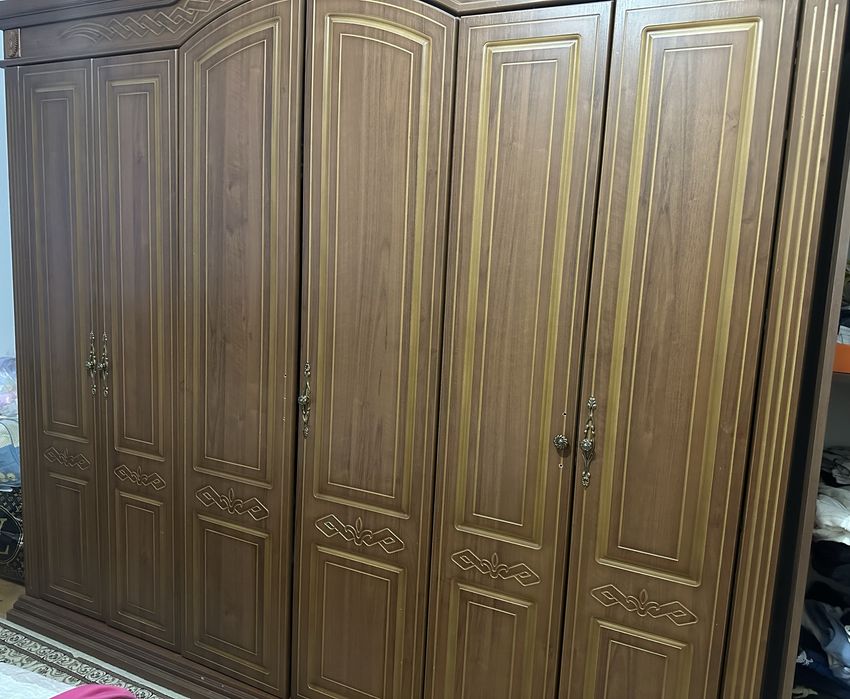 Спалний мебел сотилади