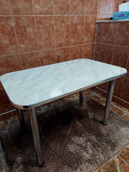 Vând masă de bucătărie