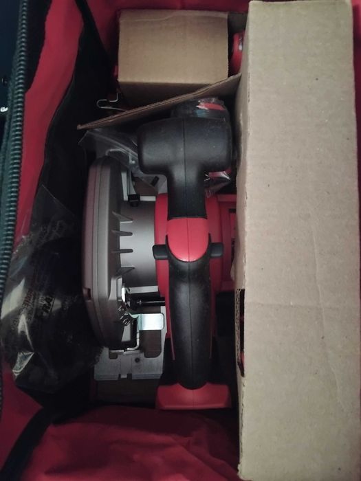 Чисто нов комплект акумулаторни инструменти Milwaukee M18 / M12 (Combo Kit)Доставено от USA
