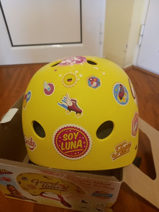 Детска каска и протектор за коляно за велосипед и др.