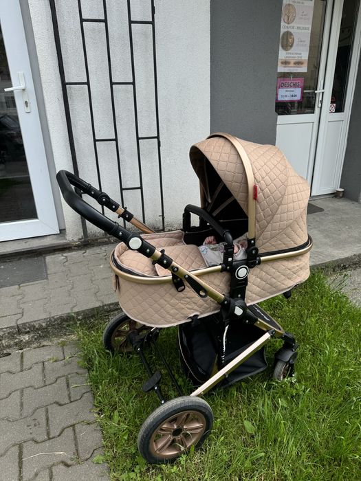 Vând Cărucior în stare foarte bună