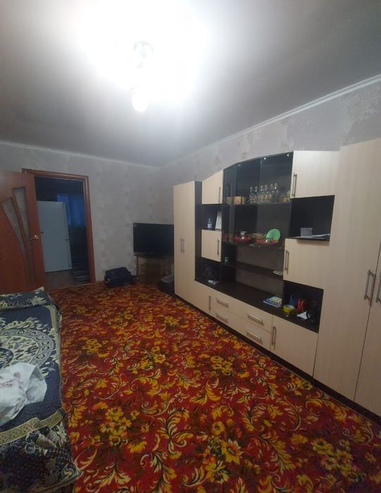 Продам двухкомнатную.   Авторынок.