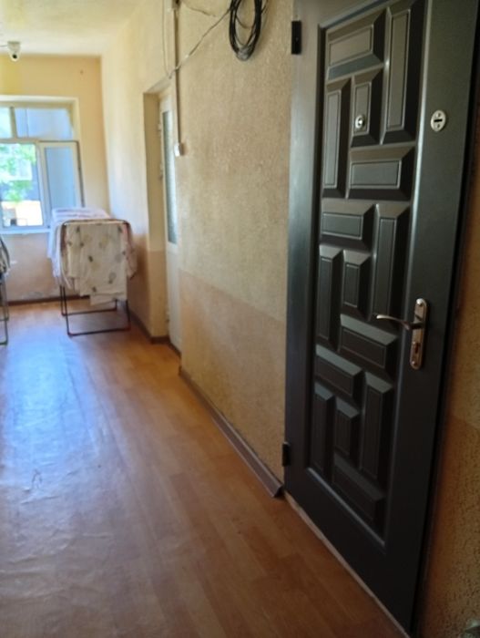 1 xonali kvartira sotiladi