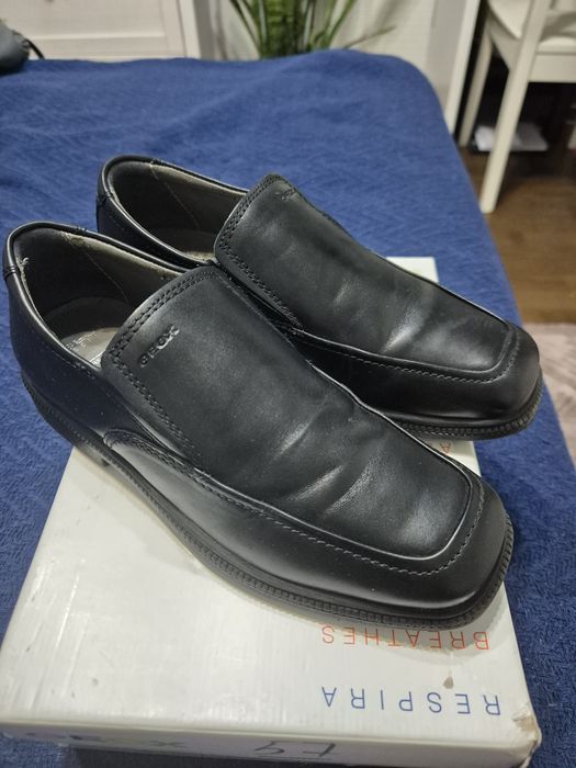 Продам туфли для мальчика 34 размер Geox