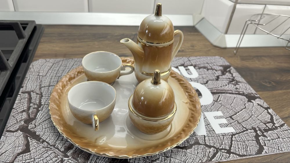 Set ceai vintage portelan auriu ceainic+zaharnita+2 cesti+farfurie