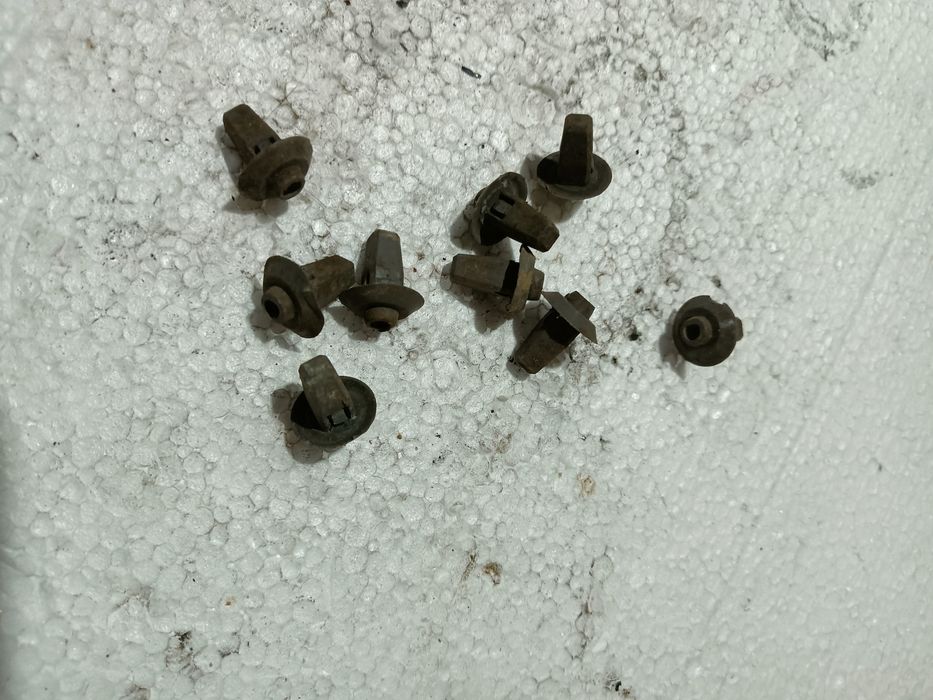 Крепежи за Мерцедес 124