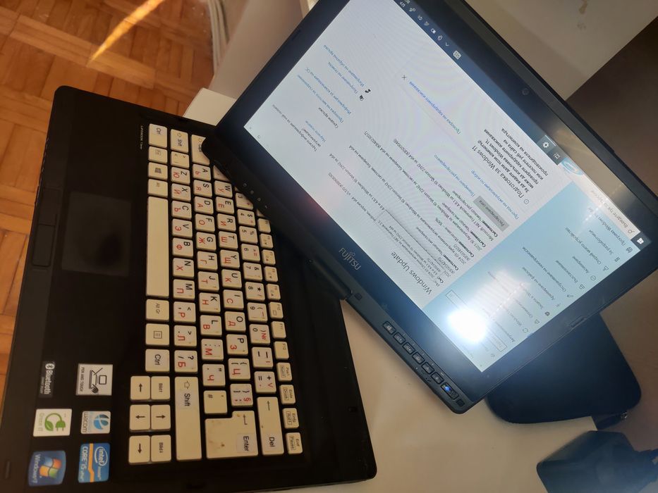 Лаптоп Fujitsu T902