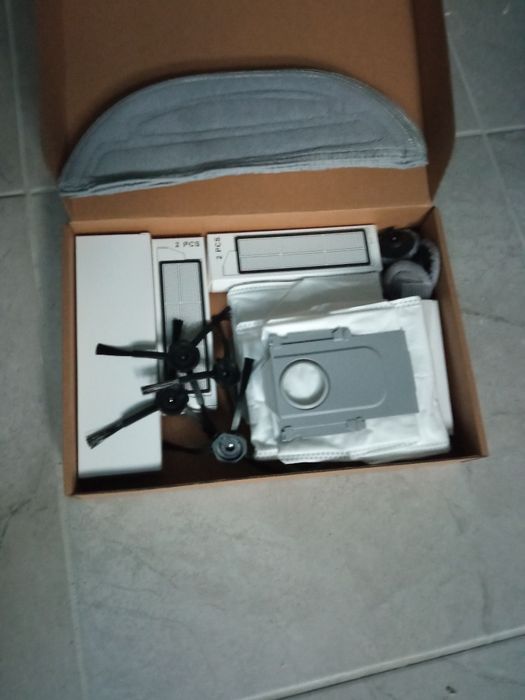 Roborock S8 MaxV Ultra , комплект аксесоари , консумативи