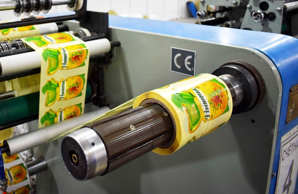 Самоклеющиеся этикетки на Флексо Печати (рулонные самоклейки)