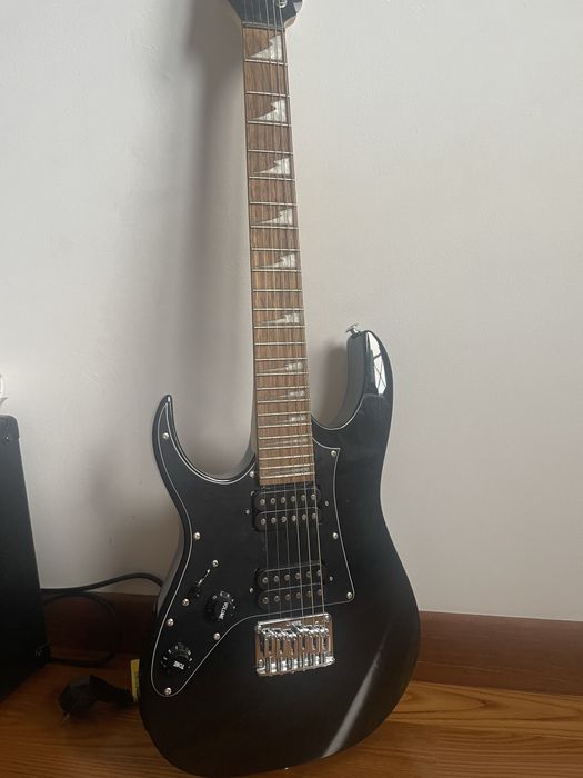 Chitara electrica Ibanez Stangaci + husa, amplificator si casti