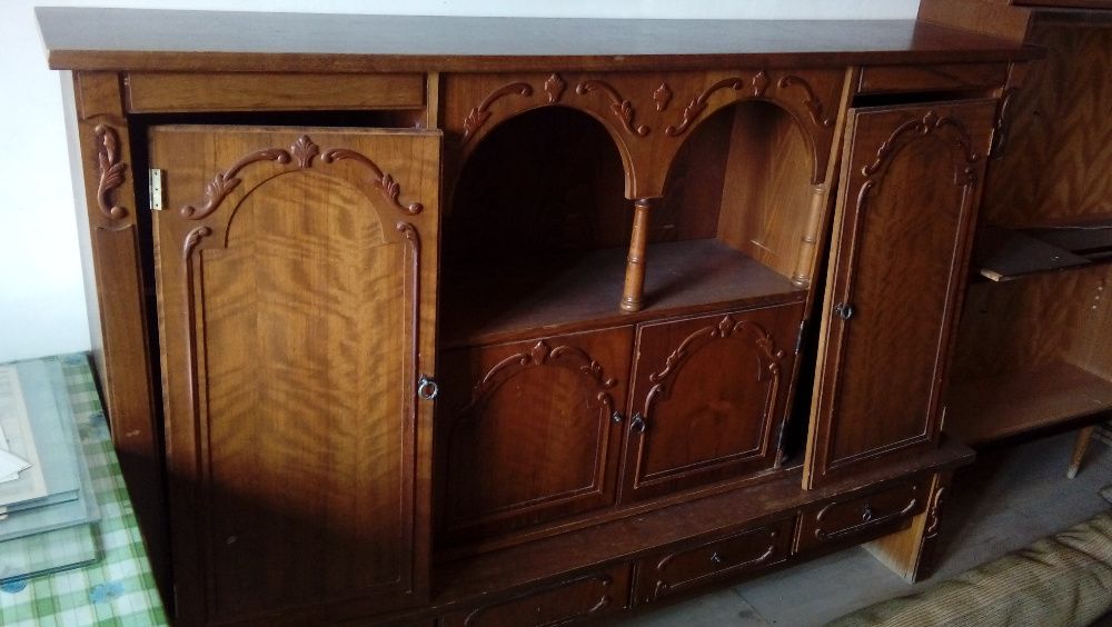 Буфет горка витрина под старину румынский гарнитур