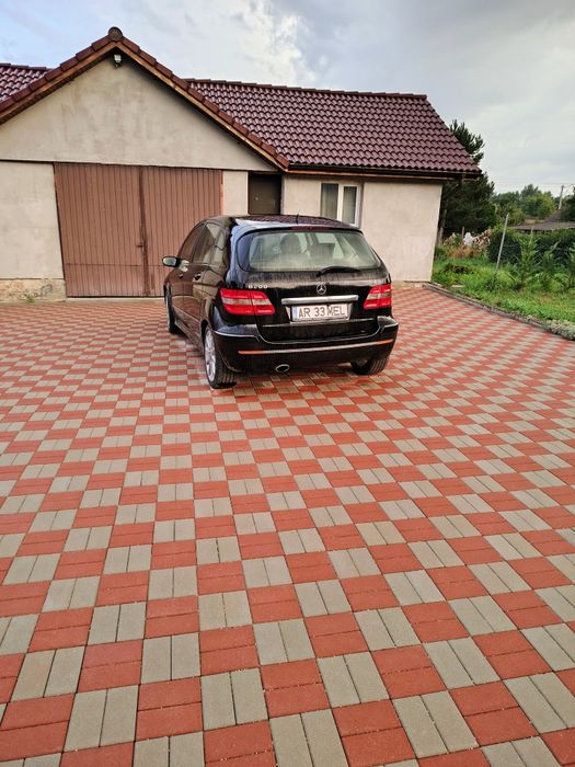 Vând Mercedes B200