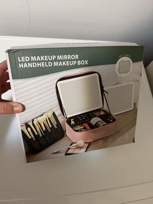 Geanta Machiaj Roz QUANTIM cu Oglinda Led 4K detasabila,Iluminare 3 Trepte, Compartimente Reglabile, Organizator Cosmetice Travel,Buzunar Pensule
