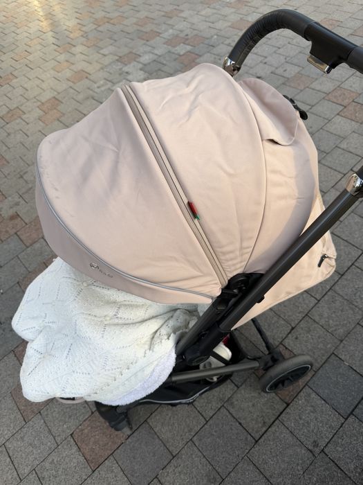 Коляска качественная