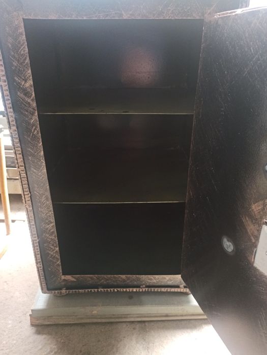 Металлический сейф