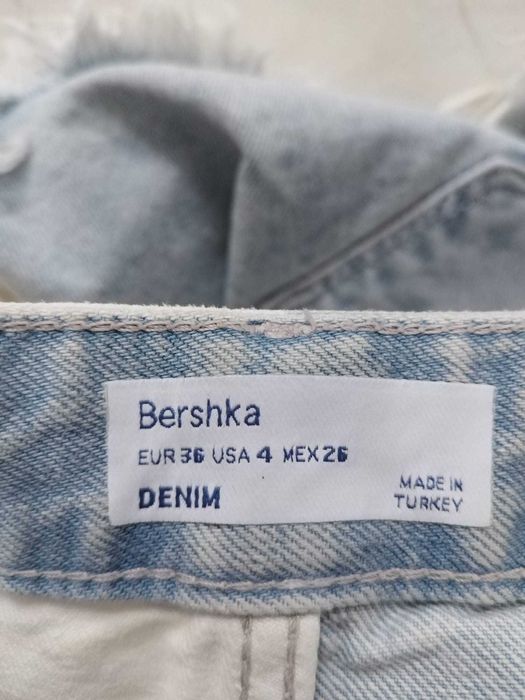 Blugi scurti Bershka 36