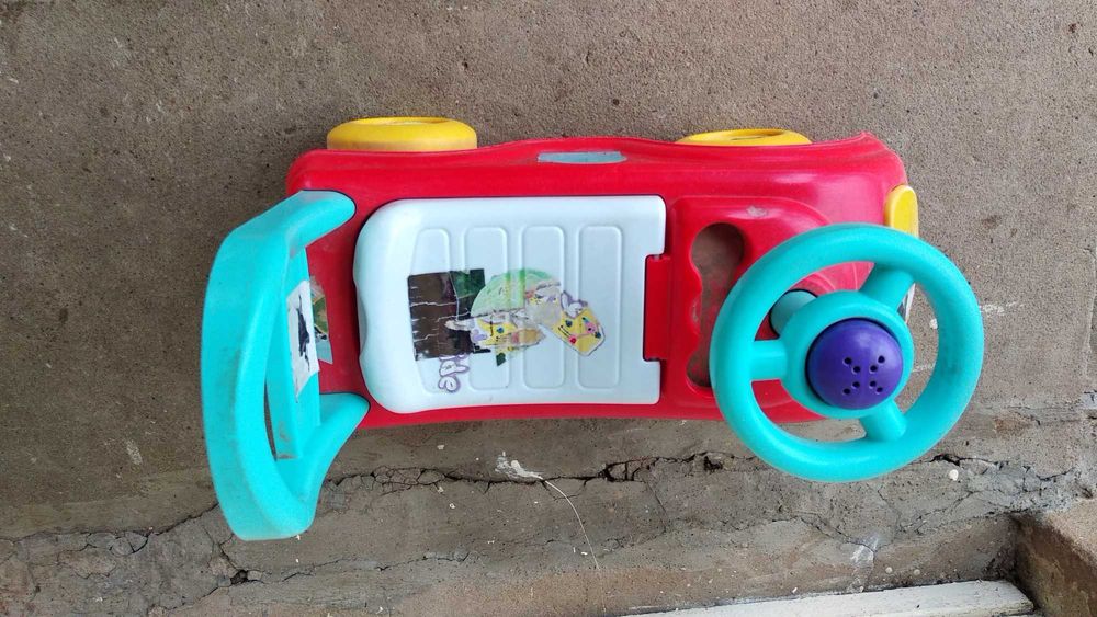 Подарява детска количка за бутане с крака