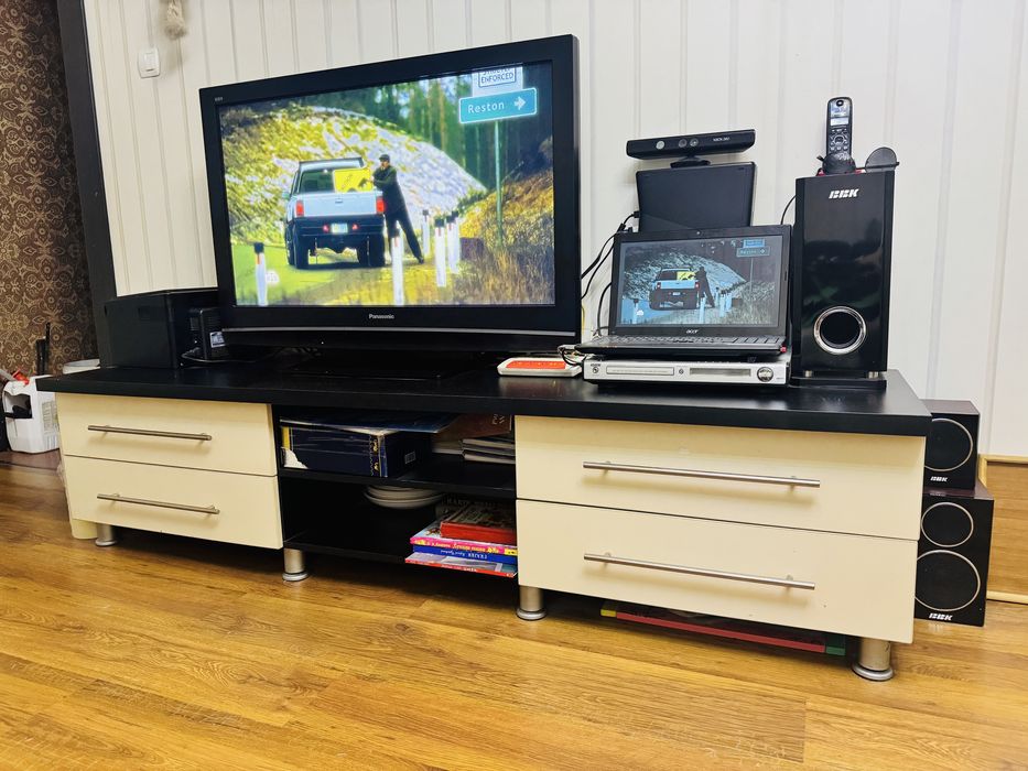 Продам Тумбу под ТВ и буфетный шкаф