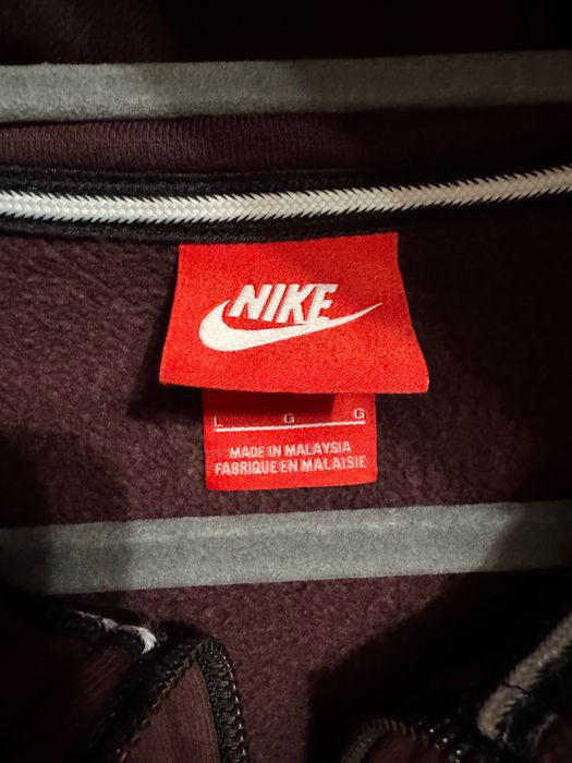 2 броя Nike Sweatshirt.