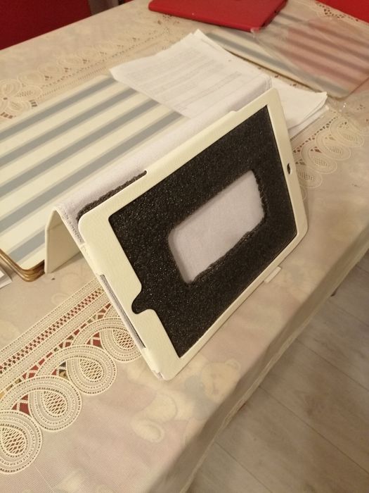 Huse tableta pentru 10 si 11 inch.