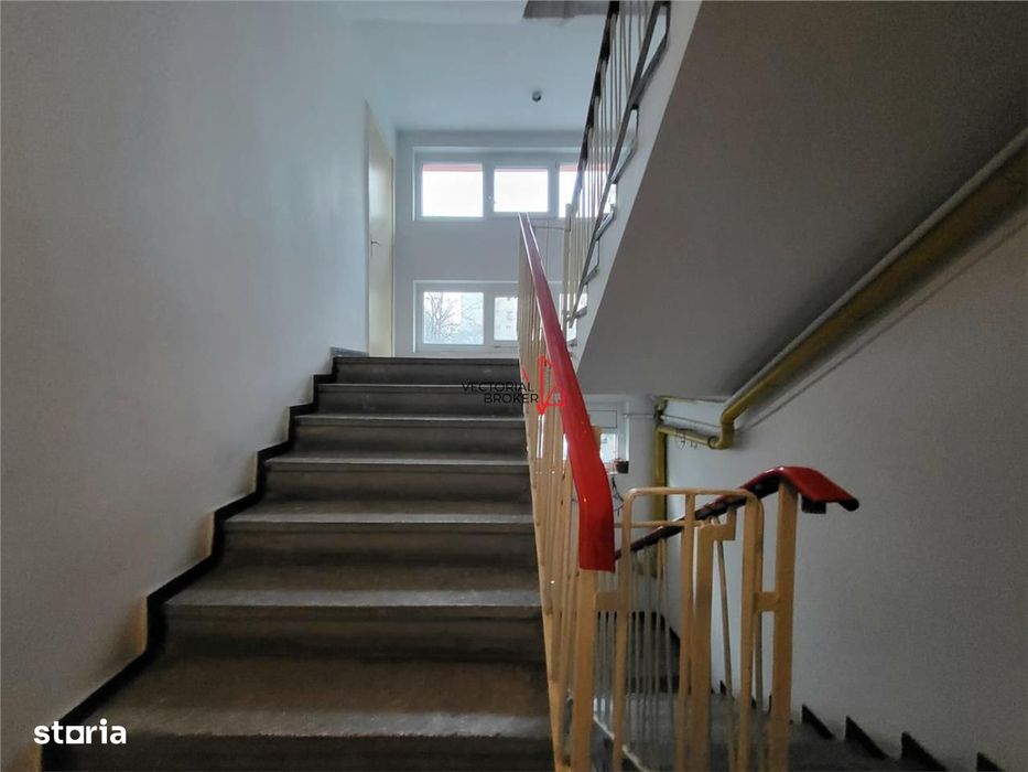 La 2 Pasi De Metrou   Apartament 3 Camere  Etaj 1