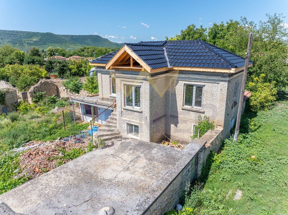 Къща в Варна, област-с.Златина площ 120 цена 64990