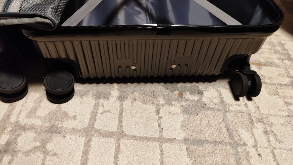 Продам большой чемодан