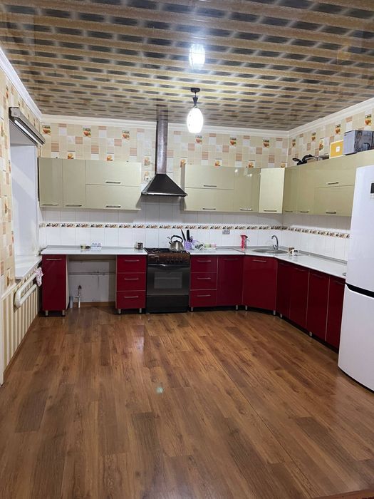 Ҳовли уй сотилади