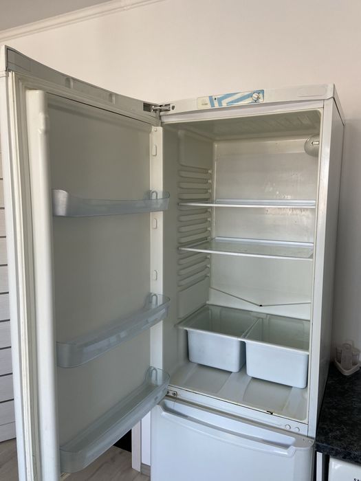 Продам холодильник Indesit