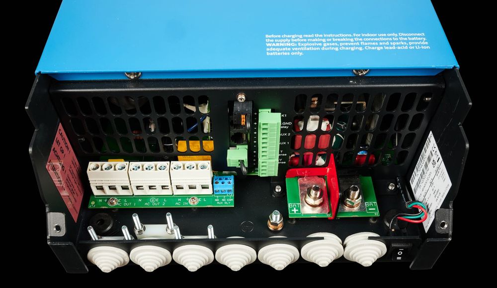 2бр Victron MultiPlus II 48/3000VA 35A, 1бр Vestwoods 5.12kWh LifePO4 51.2V