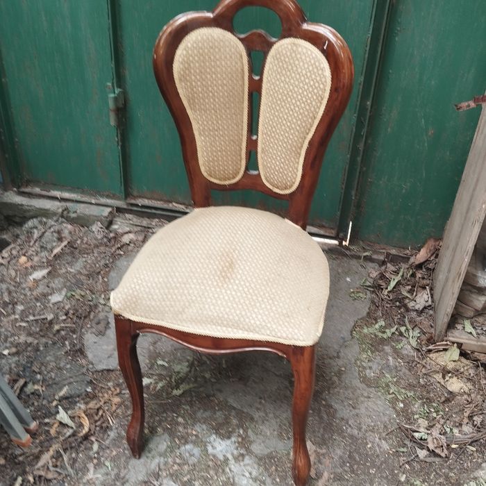 Продаю  сломанный  мягкий стул