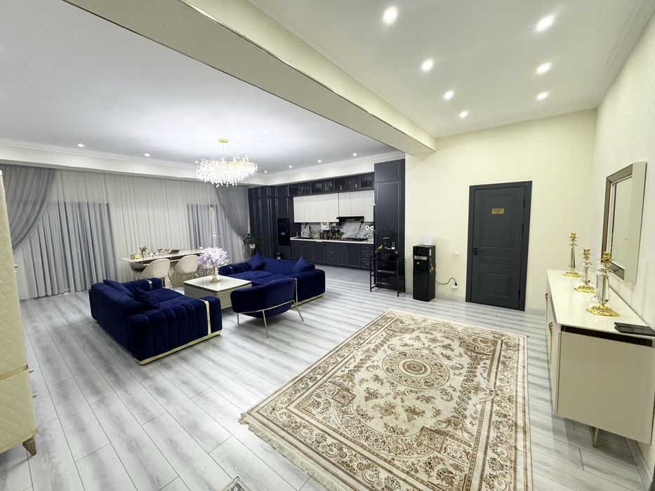 Продается 5 комнатная квартира.Мирзо Улугбекский район.Ц Луначарского