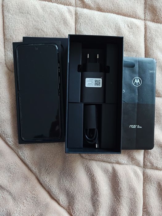 Продава Motorola RAZR 40 Ultra