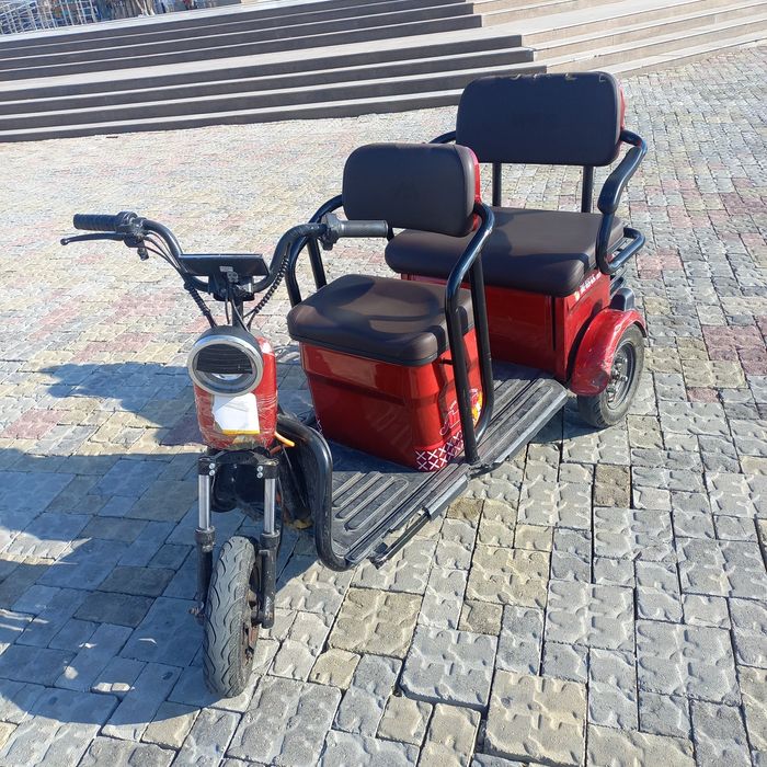 Скутер, тритцикл, електронный мопет