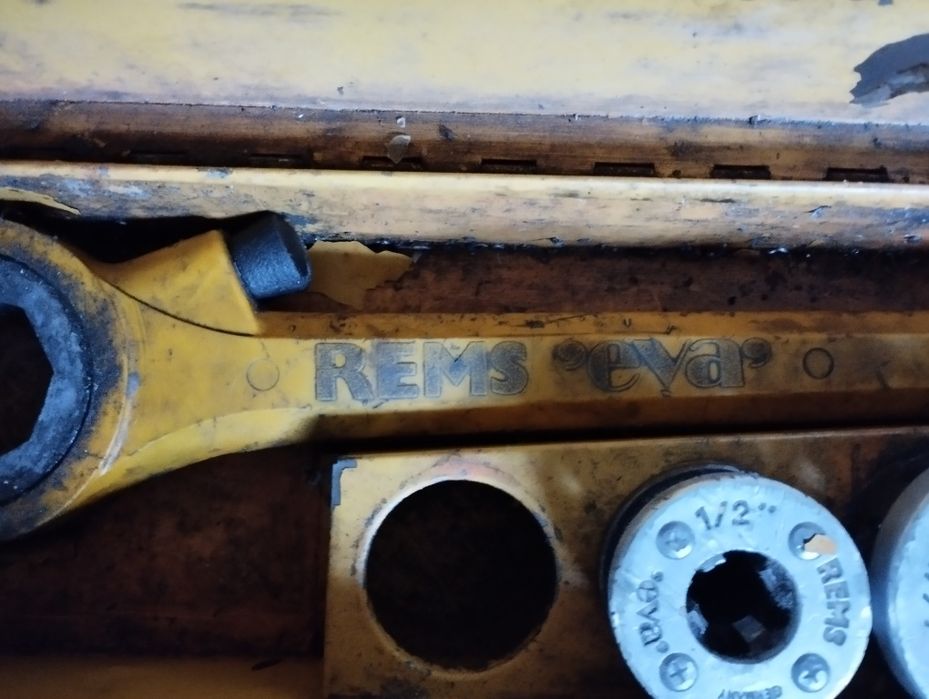 Ръчна винторезка Rems Eva