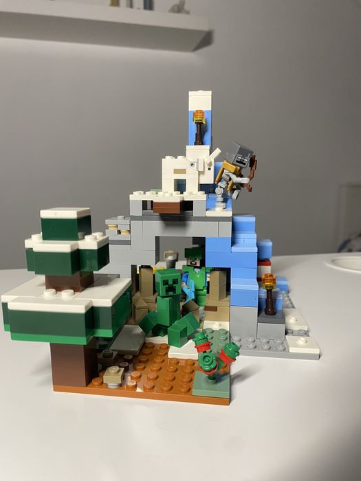 Lego Minecraft 21243