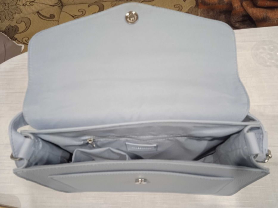 Дамска чанта, светло синя.