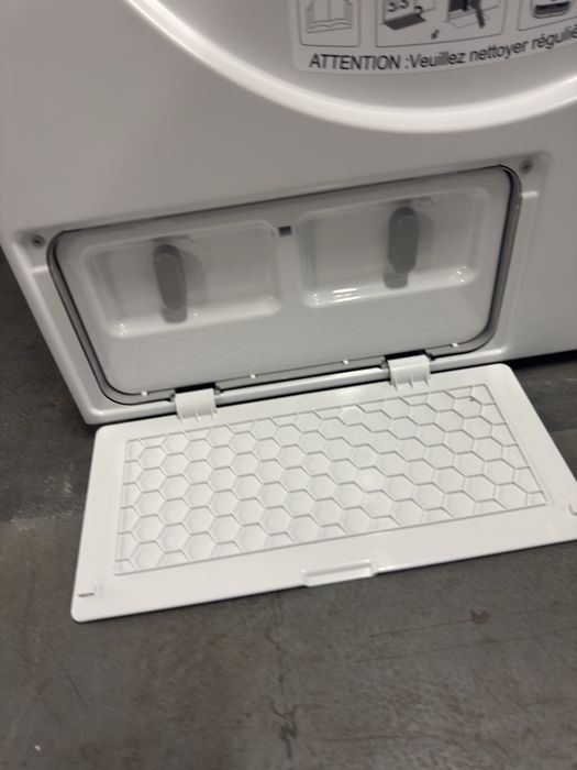 Uscător de rufe cu pompă de căldură 8kg  Lincoln PLSHH8CBN1