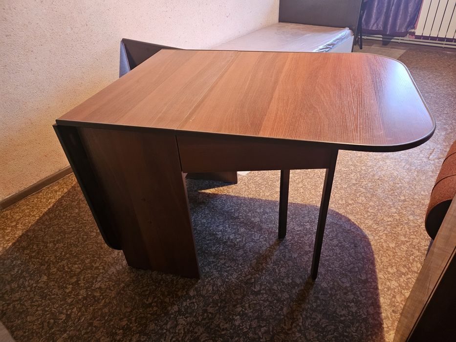 Продается раздвижной стол