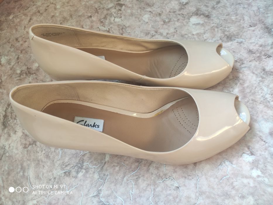 Продам женские туфли