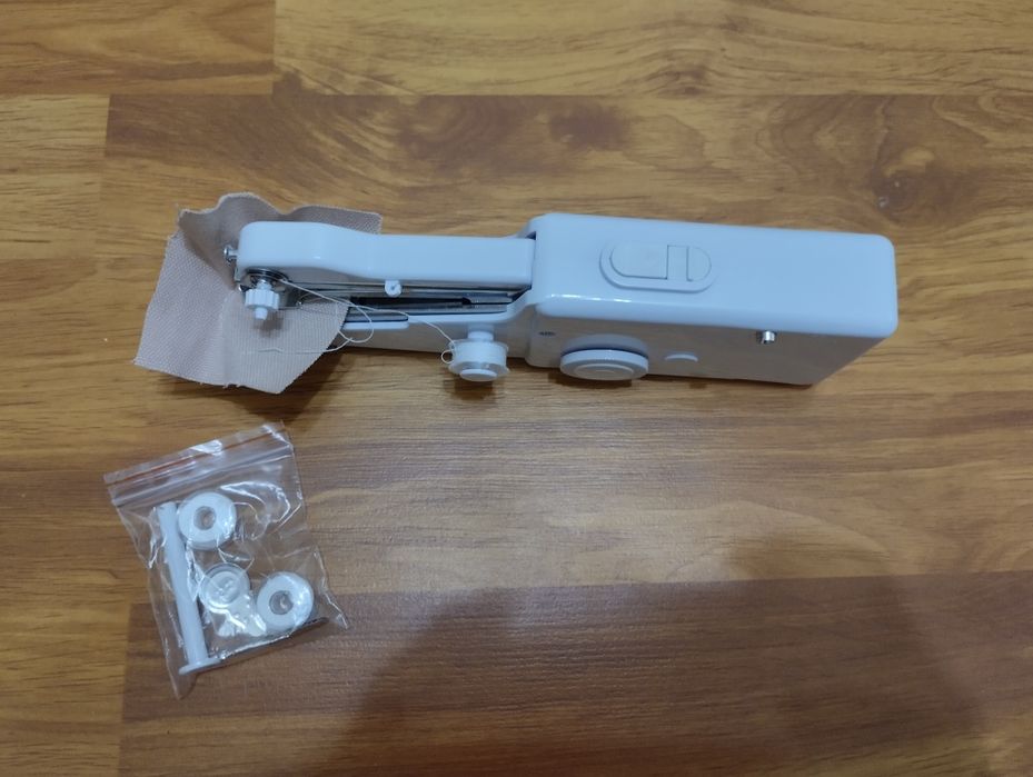 Швейная машинка ручная мини