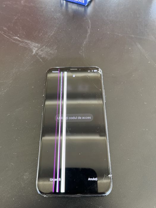 Vand iPhone X fisurat