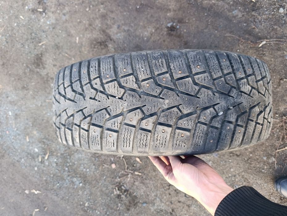 Продам зимний балон 215/60/16