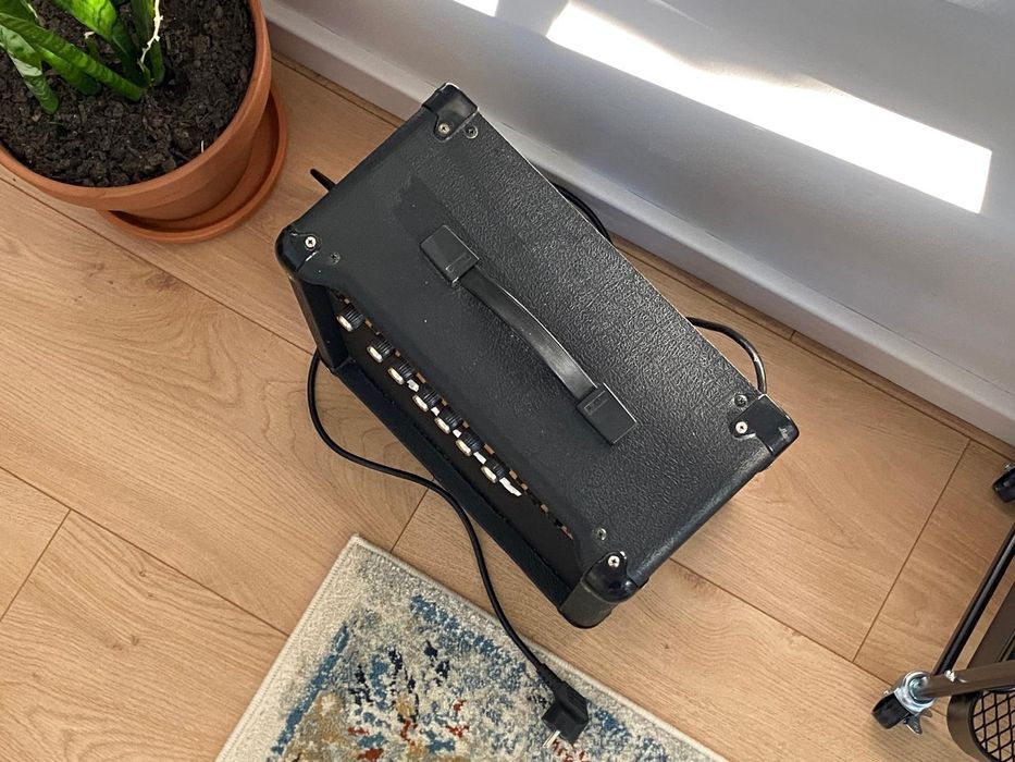 Vand amplificator pentru chitara electrica Marshall made in India.