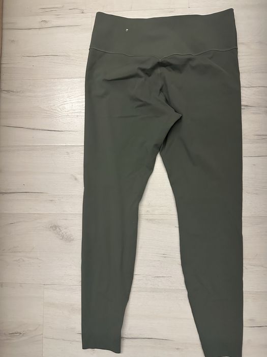 Клин Under Armour ,  H&M