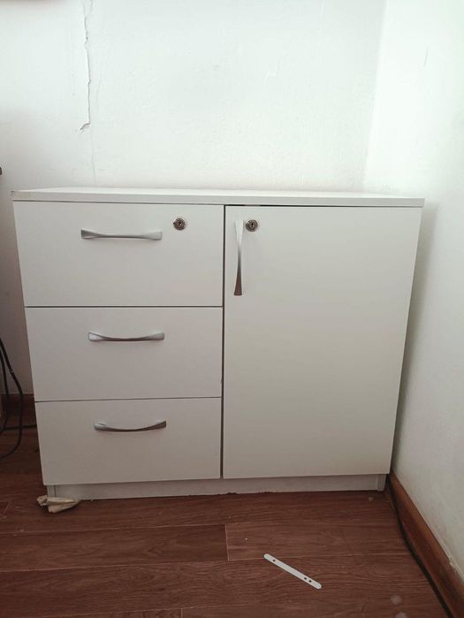 Белая стильная тумба