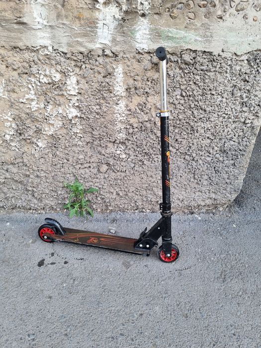 Продам самокат детский на 5-9 лет