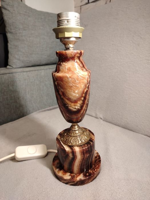 Lampa veioza.         .