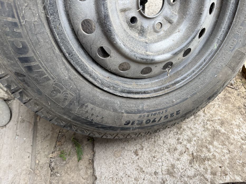 Michelin 225/70/16 114/3
